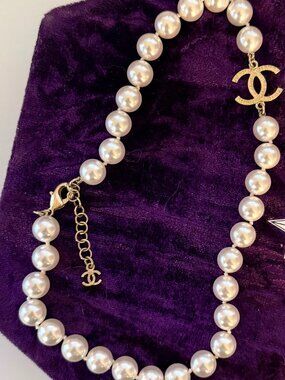 Chanel Faux Pearl CC Choker Necklace Gold Tone Logo Adjustable Excellent Conditi